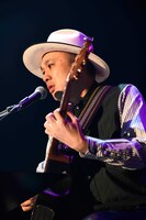 浜崎貴司（撮影：後藤倫人）