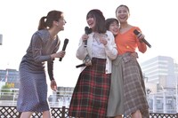 左から岡田ロビン翔子、比嘉奈菜子、新井愛瞳、森詩織。