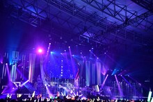 まふまふと浦島坂田船によるライブの様子。