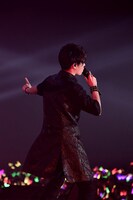 人気画像48位は「まふまふ主催『ひきフェス』で浦島坂田船やそらるら熱演、歌い手の力とファンの愛証明」より、となりの坂田。（撮影：小松陽祐［ODD JOB］、川田洋司［mosa］、堀卓朗［ELENORE］、釘野孝宏）