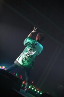 人気画像9位は「まふまふ主催『ひきフェス』で浦島坂田船やそらるら熱演、歌い手の力とファンの愛証明」より、うらたぬき。