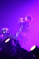 人気画像6位は「まふまふ主催『ひきフェス』で浦島坂田船やそらるら熱演、歌い手の力とファンの愛証明」より、うらたぬき。