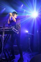 MONJOE（Vo, Syn）（Photo by Kousuke Ito）