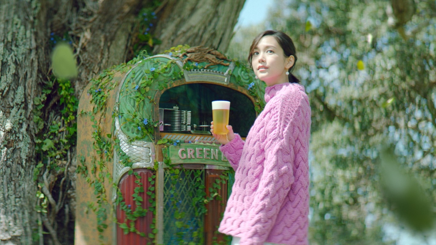 「淡麗グリーンラベル」のCM「GREEN JUKEBOX 時篇」のワンシーン。