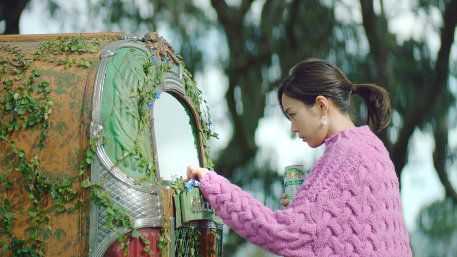 「淡麗グリーンラベル」のCM「GREEN JUKEBOX 時篇」のワンシーン。
