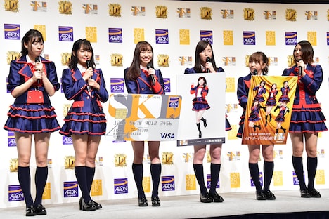 左から荒井優希、惣田紗莉渚、須田亜香里、松井珠理奈、大場美奈、古畑奈和。