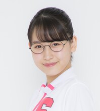 小幡すずめを演じる笠原桃奈（アンジュルム）。