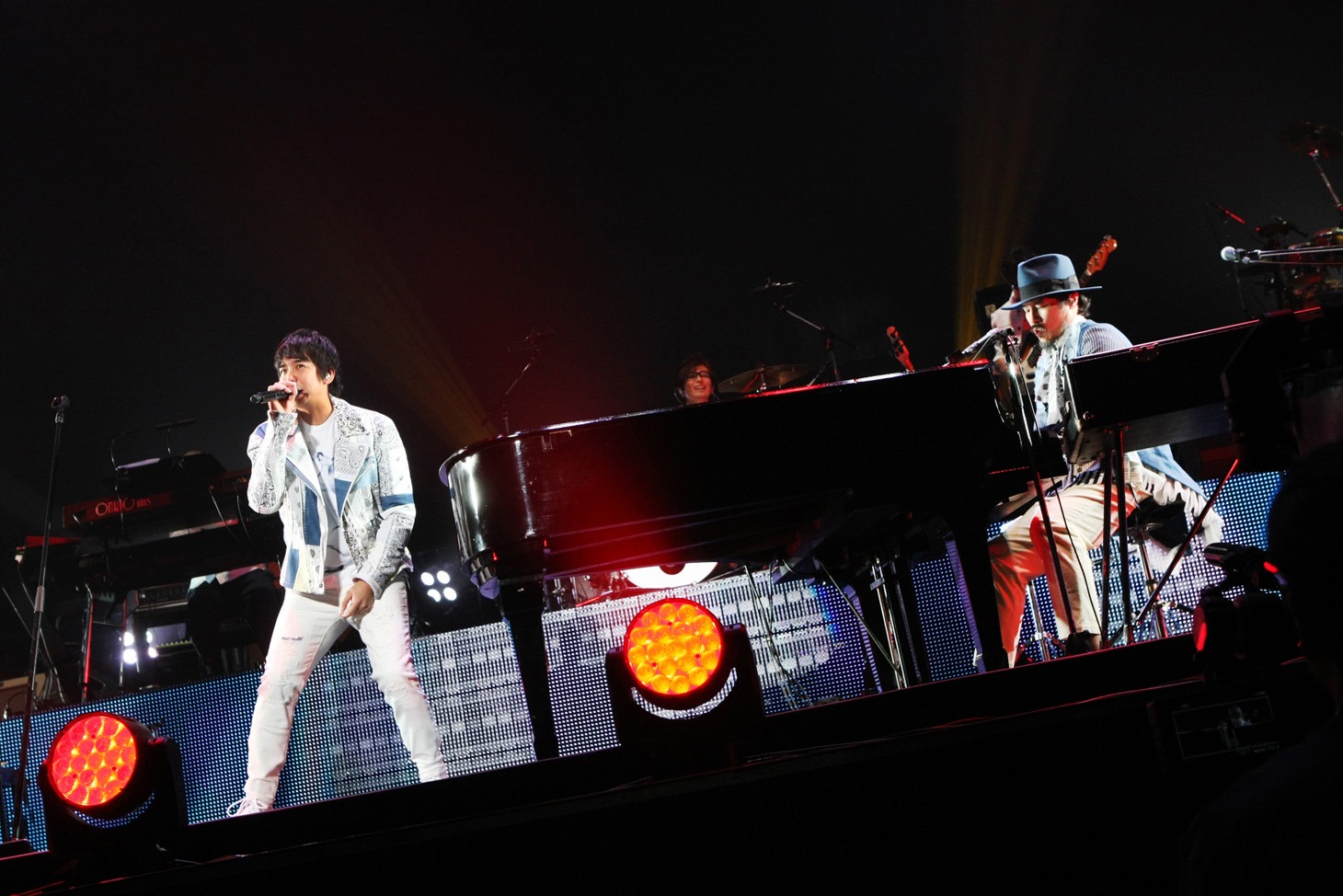スキマスイッチ「SUKIMASWITCH 15th Anniversary Special at YOKOHAMA ARENA ～Reversible～」神奈川・横浜アリーナ公演の様子。