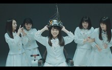 ロッカジャポニカ「MUGEN」ミュージックビデオのワンシーン。