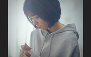 松岡茉優「どんなときも。」MVのワンシーン。