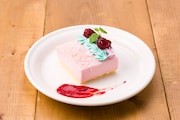 「Love Collection 2 Cafe」コラボメニュー「pink&mintレアチーズケーキ」。