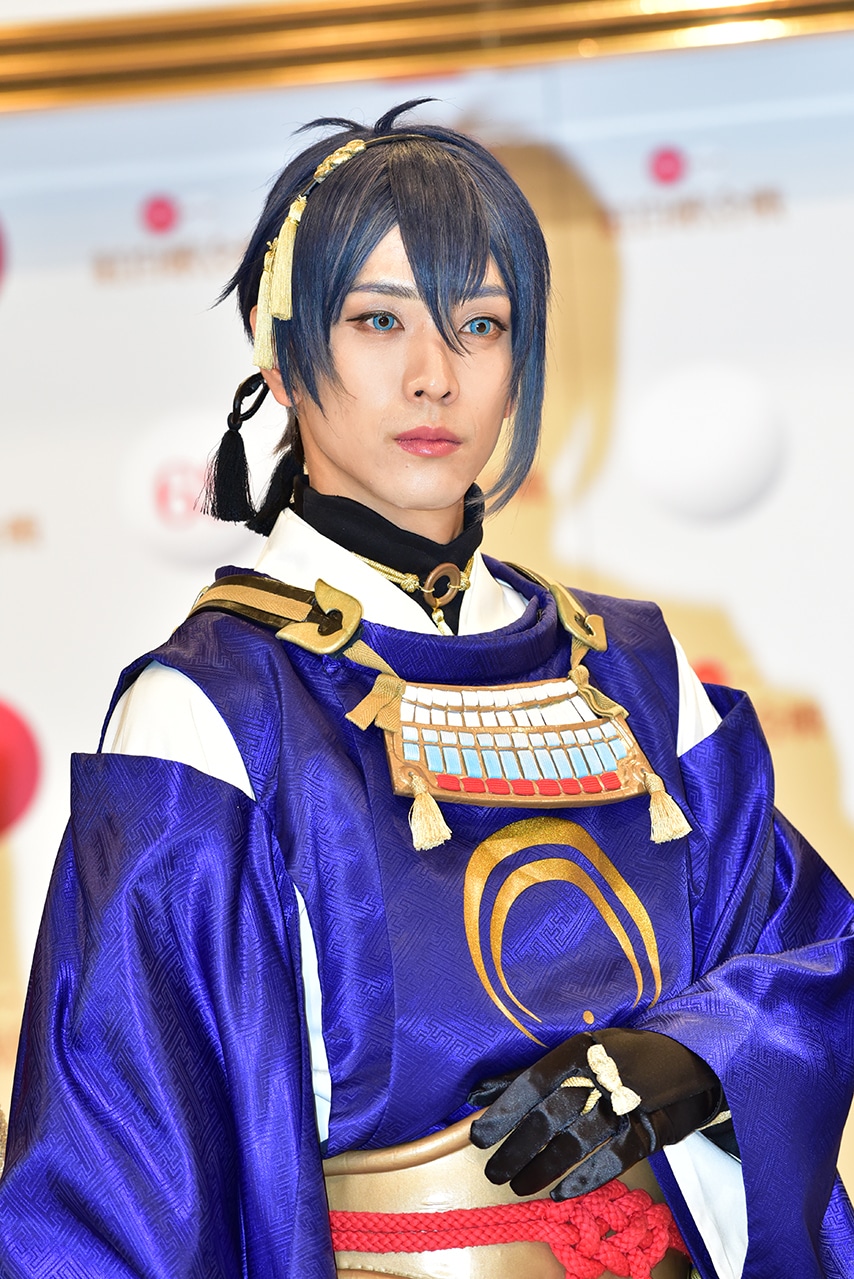 黒羽麻璃央演じる三日月宗近。