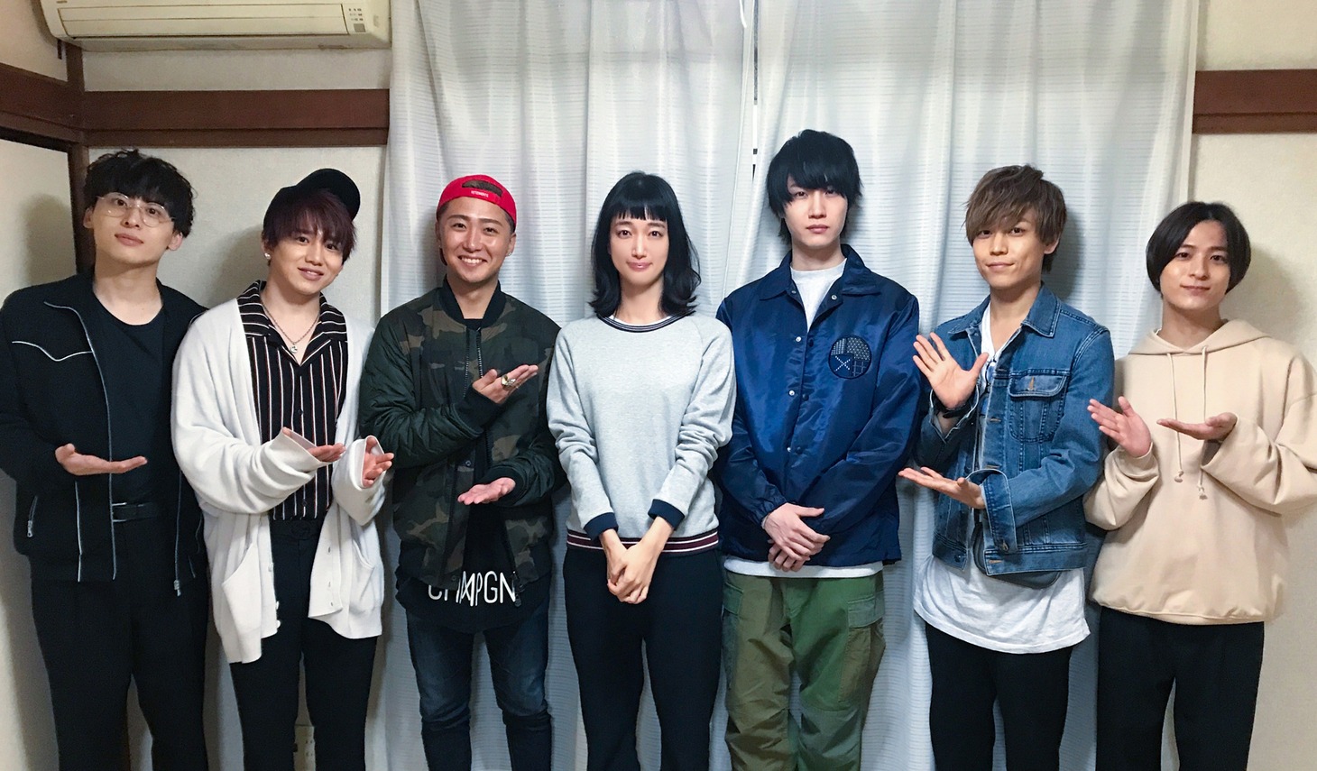 左から工藤大輝、花村想太、大野雄大、入山法子、桜田通、岩岡徹、和田颯。