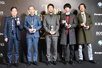 「The Mavericks of 2018」受賞式の様子。左からピース又吉、木村泉美、杉江理、川谷絵音、金子ノブアキ。