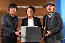 左から大橋卓弥、COTODAMA社斉藤迅代表取締役社長、常田真太郎。