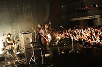 SHERBETS「20th Anniversary Tour 2018『8色目の虹』」東京・TSUTAYA O-EAST公演の様子。（写真提供：アリオラジャパン）