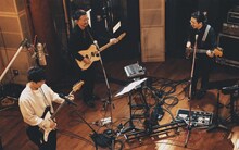 「星野源 Live at ONKIO HAUS Studio」のワンシーン。