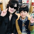 Toshl「IM A SINGER」携えショッピングモール行脚、「チキンライス」感動MV公開