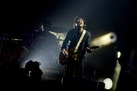 清水依与吏（Vo, G）（撮影：半田安政［Showcase］）