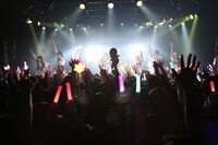 「A応P 3rd LIVE TOUR 2018-2019 ANIMETIC PLAYLIST えーおうぴーの こうげき！」の様子。（写真提供：AT-X）