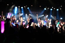 「A応P 3rd LIVE TOUR 2018-2019 ANIMETIC PLAYLIST えーおうぴーの こうげき！」の様子。（写真提供：AT-X）