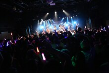 「A応P 3rd LIVE TOUR 2018-2019 ANIMETIC PLAYLIST えーおうぴーの こうげき！」の様子。（写真提供：AT-X）