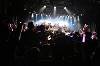 「A応P 3rd LIVE TOUR 2018-2019 ANIMETIC PLAYLIST えーおうぴーの こうげき！」の様子。（写真提供：AT-X）