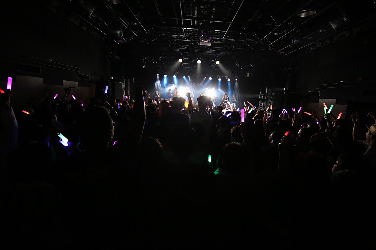 「A応P 3rd LIVE TOUR 2018-2019 ANIMETIC PLAYLIST えーおうぴーの こうげき！」の様子。（写真提供：AT-X）
