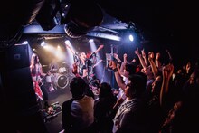 LAZYgunsBRISKY「LAZYgunsBRISKY EU Tour 2018 -Hello,again!-」東京・下北沢 LIVEHOLIC公演の様子。（Photo by Kaji）