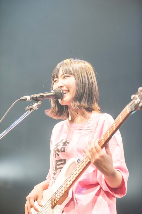 しばたありぼぼ（B, Vo / ヤバイTシャツ屋さん）（Photo by KEIJU）