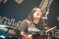 もりもりもと（Dr, Cho / ヤバイTシャツ屋さん）（Photo by KEIJU）