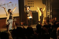 air:manによる振り付け指導の様子。（撮影：埼玉泰史）