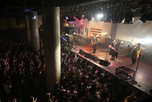 さくらしめじのライブの様子。（撮影：埼玉泰史）