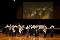 イベントの休憩時間に行われたハーフタイムショーの様子。（撮影：小境勝巳、都築大輔）