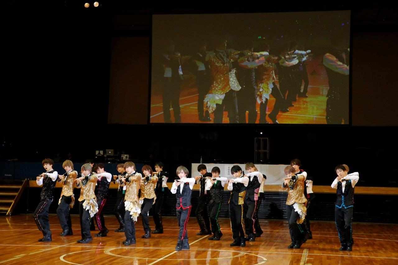 イベントの休憩時間に行われたハーフタイムショーの様子。（撮影：小境勝巳、都築大輔）