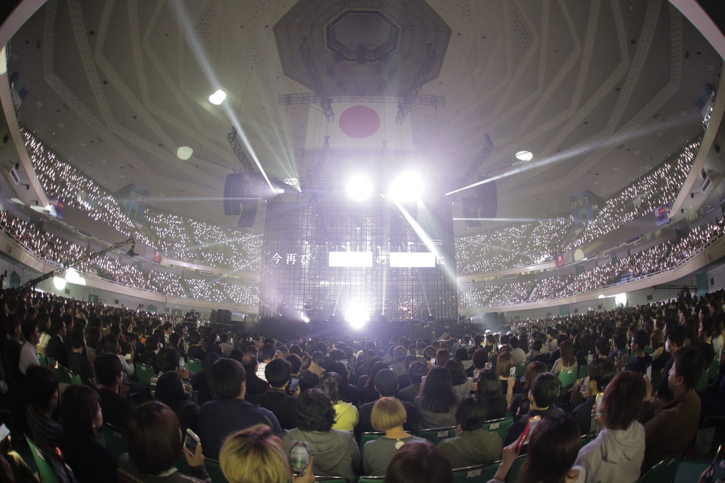 amazarashi「朗読演奏実験空間“新言語秩序”」の様子。