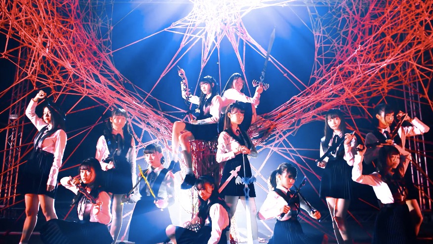 ラストアイドル「愛しか武器がない」ミュージックビデオのワンシーン。