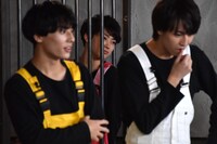 左からユースケ、不安げな表情のユーキ、タカシ。