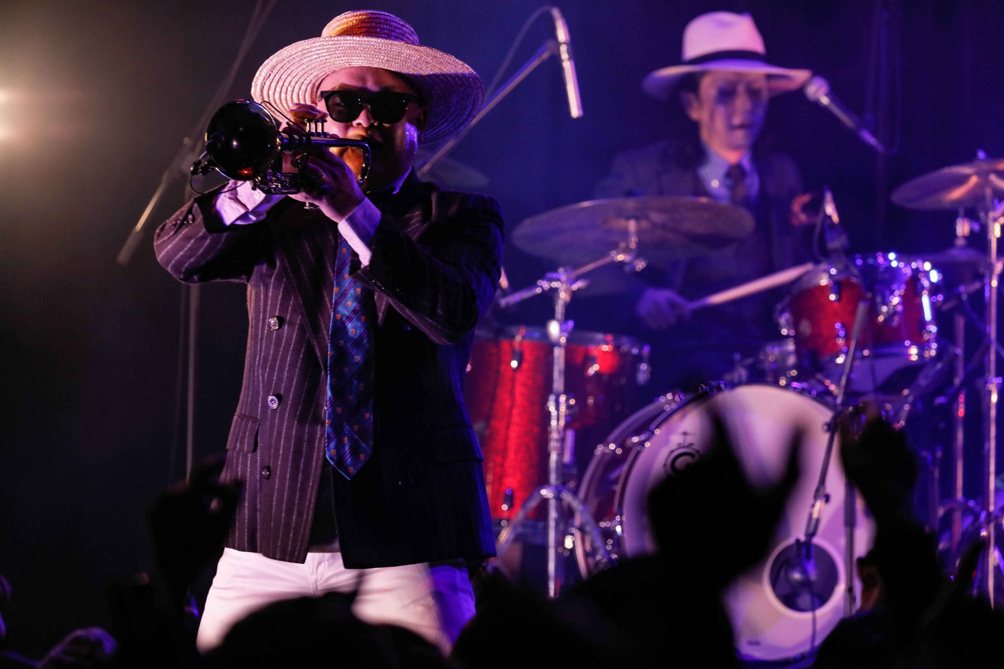 左から織田祐亮（Tp）、伊藤隆郎（Dr）。（写真提供：SMEレコーズ）