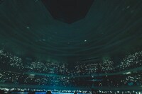 「Diamond」で観客が点灯させたスマートフォンのバックライトが輝く様子。（撮影：cherry chill will.）