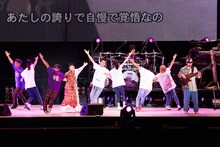 「ENEOS×DREAMS COME TRUE ドリカム 30周年前夜祭 ～ENERGY for ALL～」北海道・真駒内セキスイハイムアイスアリーナ公演の様子。（撮影：中河原理英 RIEI NAKAGAWARA）