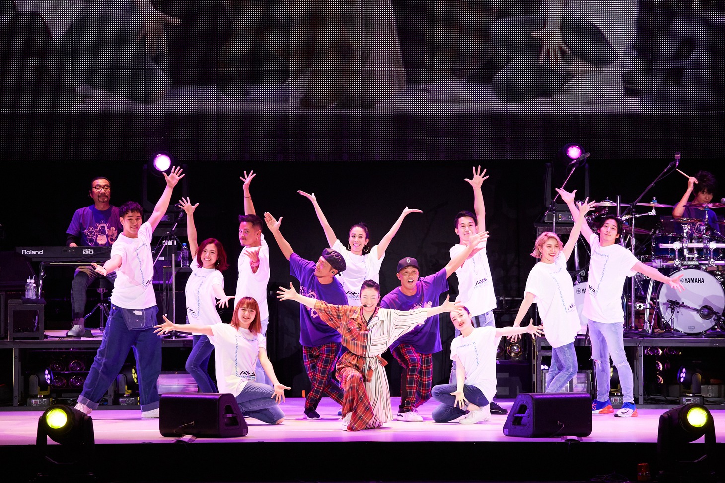 「ENEOS×DREAMS COME TRUE ドリカム 30周年前夜祭 ～ENERGY for ALL～」北海道・真駒内セキスイハイムアイスアリーナ公演の様子。（撮影：中河原理英 RIEI NAKAGAWARA）