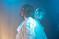 左から三浦菜々子、鈴木えま。（写真提供：リーディ）