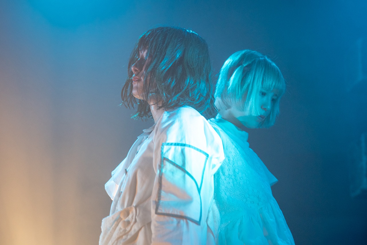 左から三浦菜々子、鈴木えま。（写真提供：リーディ）