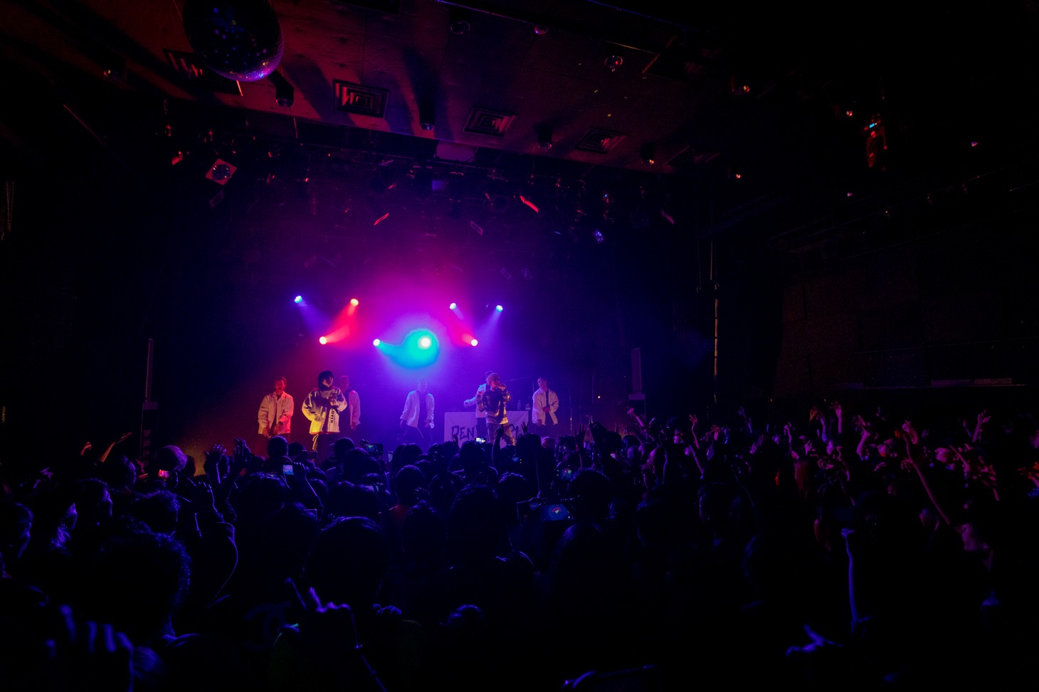 電波少女「シークレットツアー」東京・WWW X公演の様子。（Photo by RYO HIGUCHI）