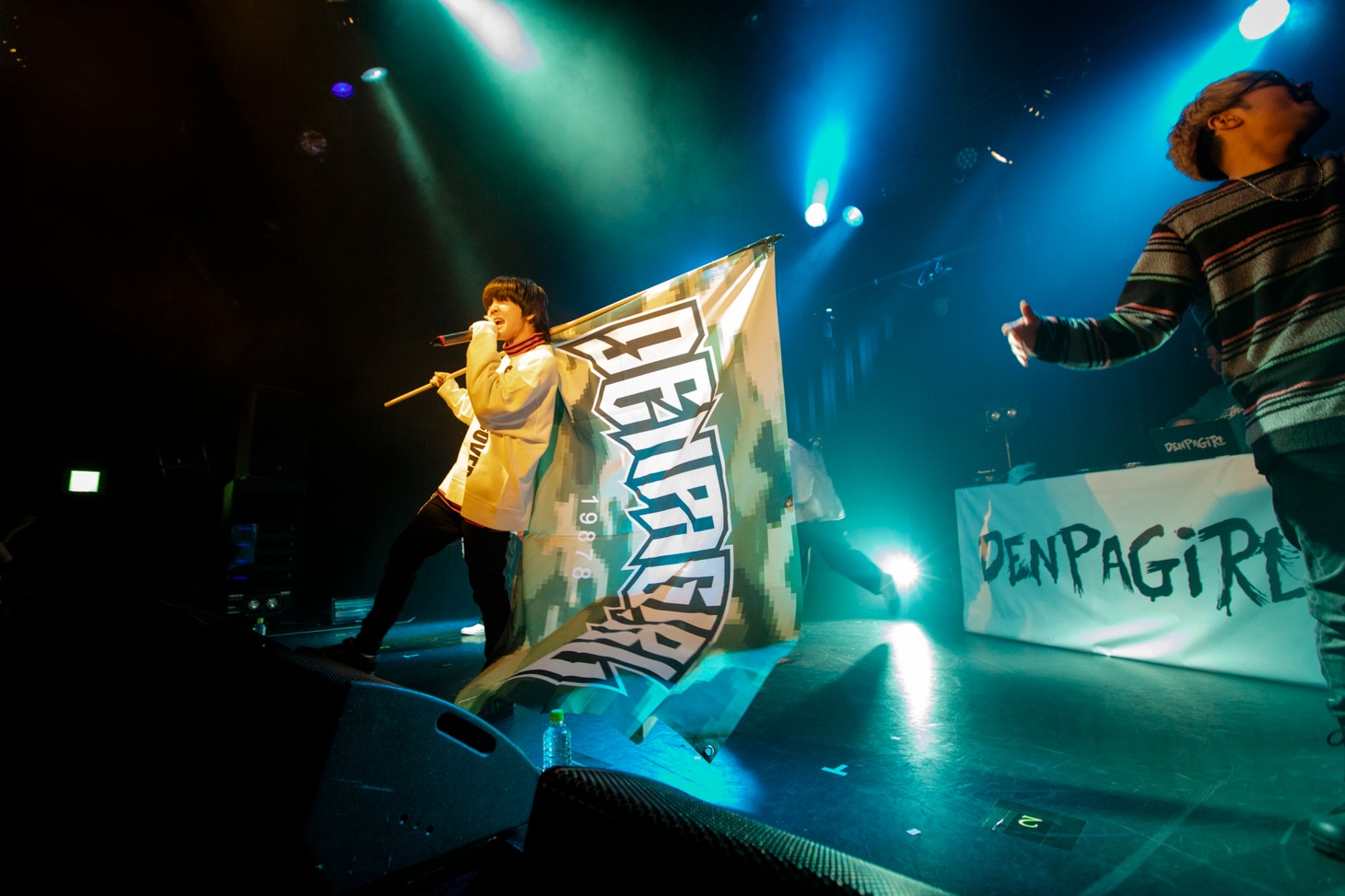 電波少女「シークレットツアー」東京・WWW X公演の様子。（Photo by RYO HIGUCHI）