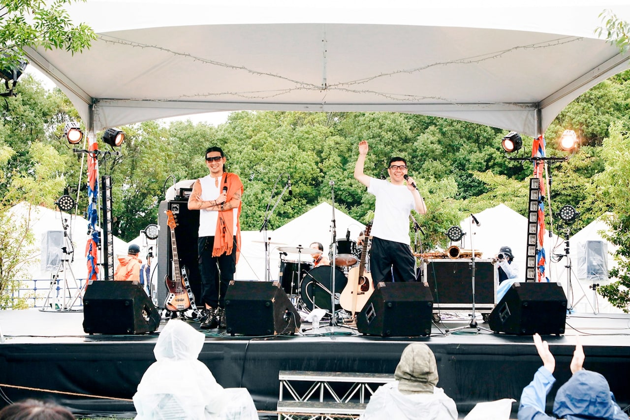 「GAMA ROCK FES」でATSUSHI（Dragon Ash）と。 （画像提供:平間至）