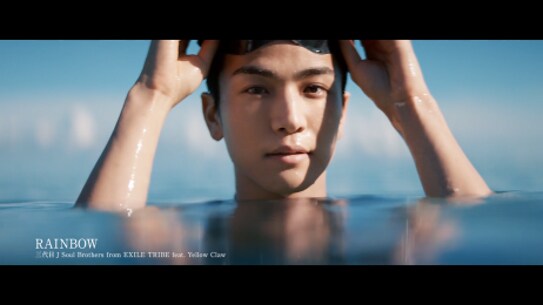 岩田剛典「雪肌精 僕と一緒に、SAVE the BLUE」CMで沖縄の海に潜る