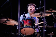KIRINJI Part2より楠均（Dr, Perc, Vo）。（撮影：立脇卓）