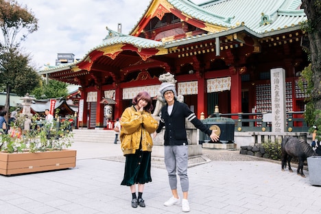 番組MCを務めるきゃりーぱみゅぱみゅ（左）と何是庵禅問答ことアンタッチャブル柴田英嗣（右）。